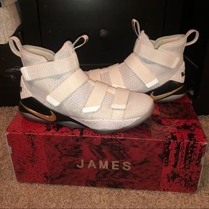-Lebron Soldier XI White / Gold
